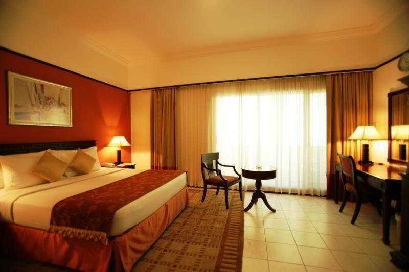 Savoy Crest Hotel Apartments Дубай Екстериор снимка